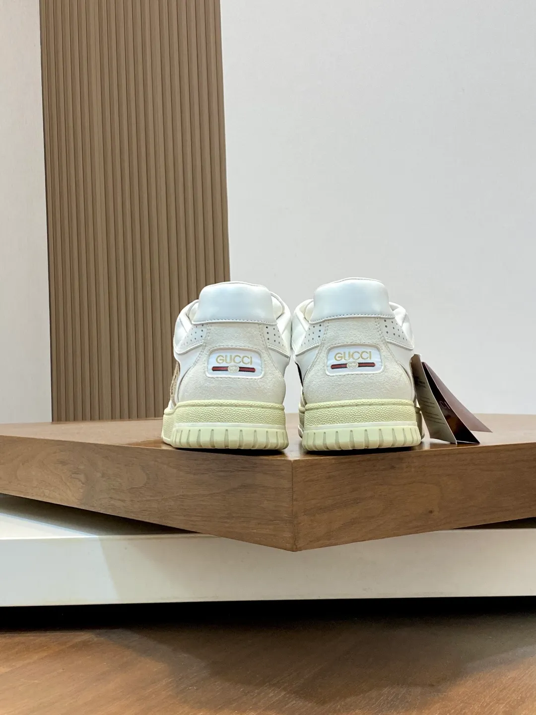 Men's Shoes 💰660 𝐆𝐮𝐜𝐜𝐢 𝐑𝐞-𝐖𝐞𝐛 As the first sneaker created by Sabato De Sarno for Gucci, the Re-Web series reinterprets the brand's classic stripes and sets off the modern silhouette design with bold and unique details. These shoes are crafted from white leather. This new sneaker is ingeniously decorated with many of the brand's classic details, and is equipped with a bright red and green webbing tongue, which will make people fall in love at first sight. White leather treated with a special process for softness and luster, with an embossed grainy texture. Script Gucci logo and interlocking G web label with Interlocking G and script Gucci logo. Rubber outsole with interlocking G detail eyelets. Web tongue. Size: 39-44 (customized for sizes 38 and 45)